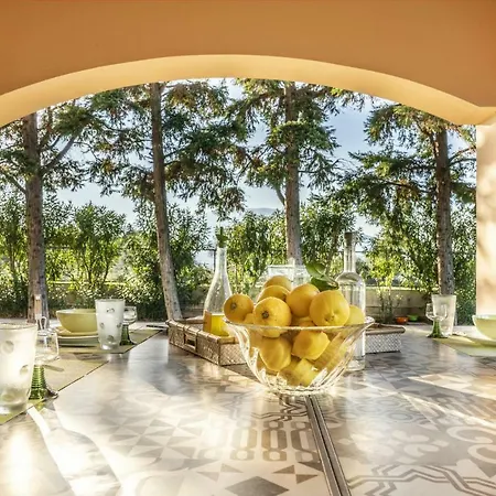 Beachfront House With Private Pool Willa