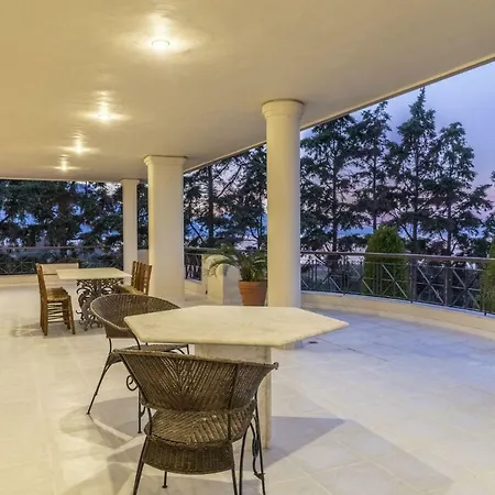 Beachfront House With Private Pool *