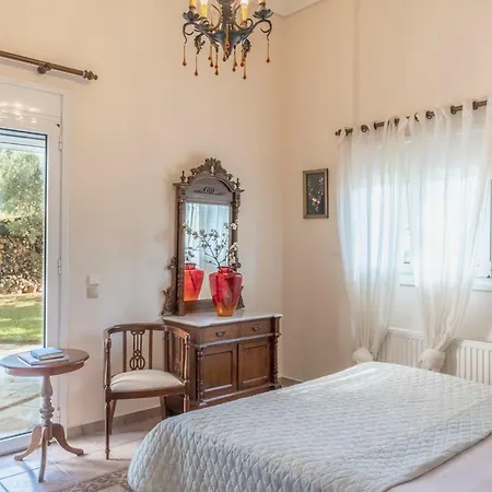 Willa Beachfront House With Private Pool Loukissia