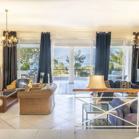 Villa Beachfront House With Private Pool